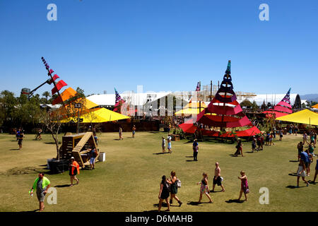 Indio, Kalifornien. 19. April 2013.  80.000 Karten verkauft das Coachella Music Festival in wenigen Stunden. Die 19. April 2013 Lab zu tun. Bildnachweis: Lisa Werner/Alamy Live News Stockfoto