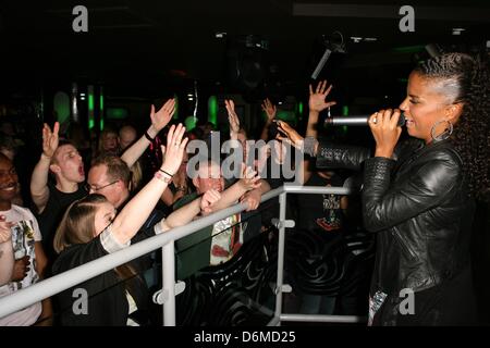 Telford, Großbritannien 19. April 2013. MS Dynamite führt in einer einmaligen Gig im Club Vox in Telford, Großbritannien. Stockfoto