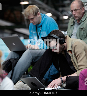 Berlin, Deutschland, Besucher auf der Re: Publica 2012 im Berliner Bahnhof Stockfoto