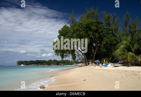 Holetown, Barbados, am Strand in Holetowns St. James Beach Stockfoto