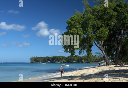 Holetown, Barbados, am Strand in Holetowns St. James Beach Stockfoto