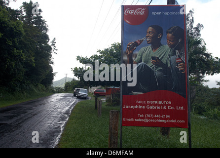 Pont Casse, Dominica, billboard für Coca-Cola am Straßenrand Stockfoto