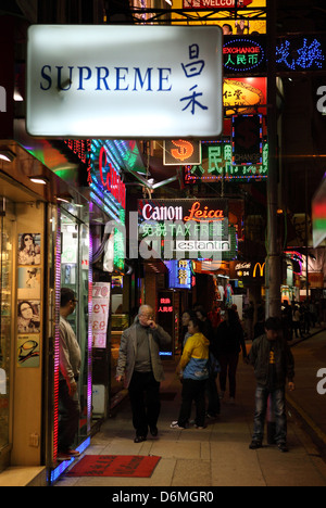 Hong Kong, China, Neon Schilder in den Stadtteil Kowloon in der Nacht Stockfoto