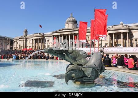 London, UK. 20. April 2013. St.-Georgs Tag feiern am Trafalgar Square in London. Bildnachweis: Paul Brown / Alamy Live News Stockfoto