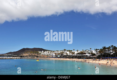 Ein Blick auf den Strand Playa Flamingo, Playa Blanca, Lanzarote. Stockfoto