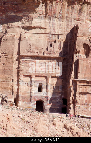 Die verloren Stadt Petra, Jordanien, eine erste Jahrhundert Stadt geschnitzt in den steinernen Klippen und eine moderne touristische Abenteuer Stockfoto