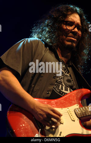 Barcelona, Spanien. 19. April. Der Flamenco Bluesman Gitarristin Raimundo Amador führt in La Farga Veranstaltungsort während Spring Party von l ' Hospitalet de Llobregat (in der Nähe von Barcelona). Stockfoto