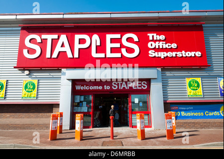 Staples-Shop in Großbritannien. Stockfoto