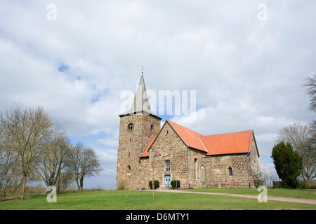 Evangelische Kirche (13. Jh.) in Windheim in der Nähe von Petershagen. Stockfoto