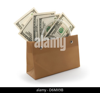 Hundert Dollar-Scheine in einer Geschenktüte isoliert auf weißem Hintergrund. Stockfoto