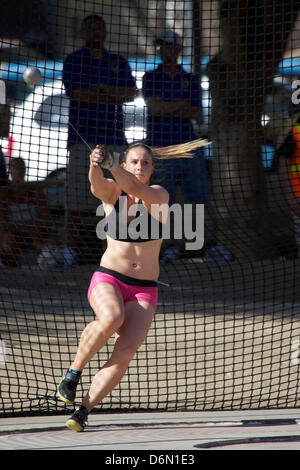 Britischer Hammerwerfer war Sophie Hitchon in Aktion bei der Mt-Sac Relais in Walnut, Kalifornien am Samstag. Da die Temperaturen in den hohen 90f stieg. Hitchon beendete 3. mit einem Wurf von 69,54 m Stockfoto