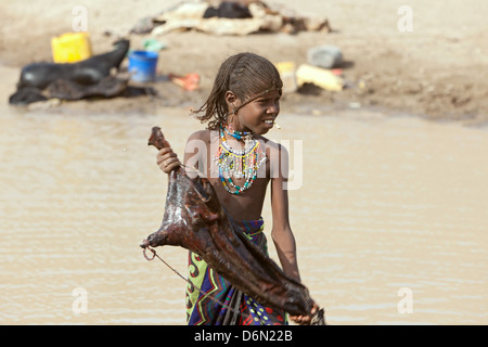 Semera, Äthiopien, Nomaden Wasserholen an einer Wasserstelle Stockfoto