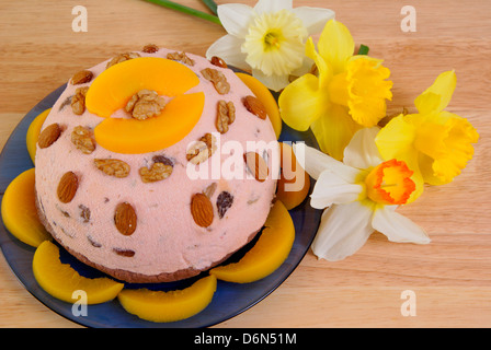 Frischkäse Süßspeise gegessen zu Ostern als Hintergrund Stockfoto