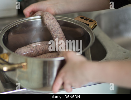 Vorbereitung der saure Suppe, polnische Küche. Stockfoto