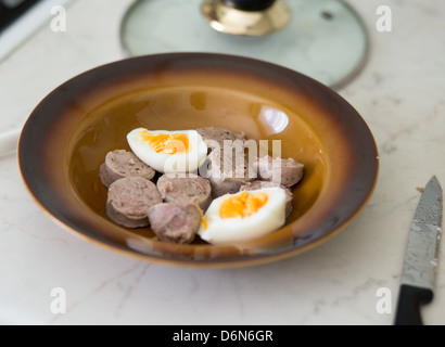 Vorbereitung der saure Suppe, polnische Küche. Stockfoto