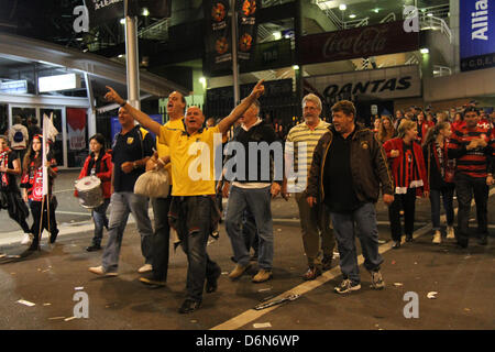 Sydney, Australien. 21. April 2013. Central Coast Mariners Fans waren Jubel nach dem Sieg der A-League-Fußball-Finale gegen Western Sydney Wanderers, besiegen sie 2-0 im Allianz-Stadion in Moore Park, Sydney. Kredit: Kredit: Richard Milnes / Alamy Live News. Stockfoto