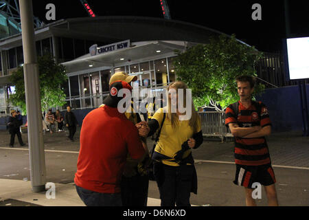 Sydney, Australien. 21. April 2013. Central Coast Mariners Fans waren Jubel nach dem Sieg der A-League-Fußball-Finale gegen Western Sydney Wanderers, besiegen sie 2-0 im Allianz-Stadion in Moore Park, Sydney. Kredit: Kredit: Richard Milnes / Alamy Live News. Stockfoto