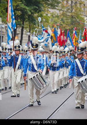 Zürich - 1. AUGUST: Nationalfeiertag-Parade am 1. August 2011 in Zürich, Schweiz. Das Orchester Zürich Stadt öffnen die Parade. Stockfoto