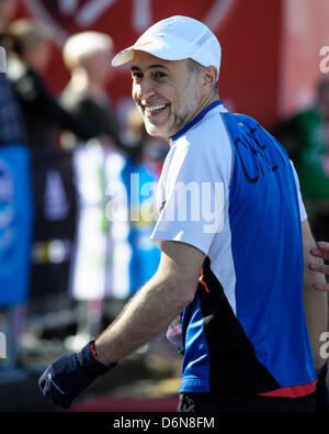 Küchenchef Michel Roux am Virgin London Marathon Start 21.04.2013 in Blackheath, London. Personen im Bild: Michel Roux. Bild von Julie Edwards Stockfoto