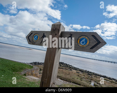 Anzeichen auf WALES COAST PATH an schwarzen ROCK Monmouthshire Wales UK Stockfoto