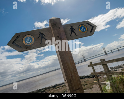 Anzeichen auf WALES COAST PATH an schwarzen ROCK Monmouthshire Wales UK Stockfoto