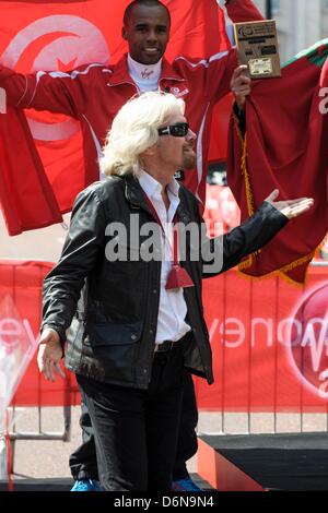 Richard Branson die Virgin London Marathon-Medaille Präsentationen auf 21.04.2013 in der Mall, London. Personen im Bild: Richard Branson. Bild von Julie Edwards Stockfoto