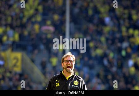 Dortmunds Trainer Juergen Klopp lächelt nachdem die Bundesliga Fußballspiel zwischen Borussia Dortmund und dem FSV Mainz 05 im Signal Iduna Park Soccer Stadium in Dortmund, Deutschland, 20. April 2013. Foto: Daniel Naupold Stockfoto