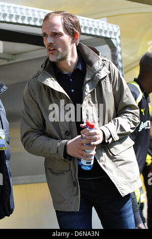 Mainz-Trainer Thomas Tuchel steht auf die Seitenlinie während der Fußball-Bundesliga match zwischen Borussia Dortmund und dem FSV Mainz 05 im Signal Iduna Park Soccer Stadium in Dortmund, Deutschland, 20. April 2013. Foto: Revierfoto Stockfoto