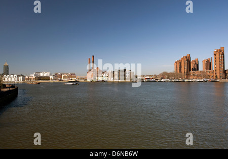 Themse, London: Blick nach Osten von Battersea Bridge Stockfoto