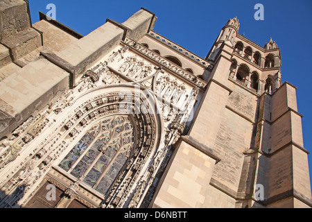 Alte Kathedrale in Lausanne, dominieren das Stadtbild Stockfoto