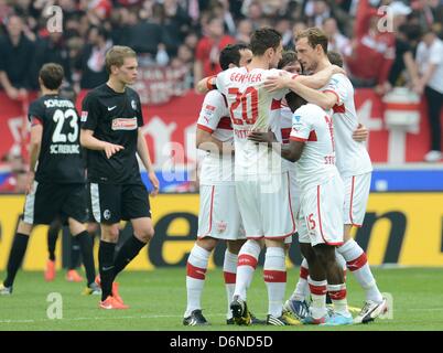 Stuttgart, Deutschland. 21. April 2013. Nördlichen Spieler Geste nachdem sie 2:0 während des Spiels VfB Stuttgart - SC Freiburg in der Mercedes-Benz Arena in Stuttgart, Deutschland, 21. April 2013 erzielt. Foto: DANIEL BOCKWOLDT/Dpa/Alamy Live News Stockfoto