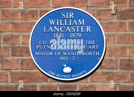 blaue Plakette zum Gedenken an Sir William Lancaster, Mitbegründer der Putney Schule der Kunst und ein Bürgermeister von Wandsworth Stockfoto