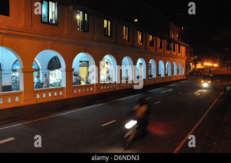 Queens Hotel, Kandy, Sri Lanka in der Nacht Stockfoto