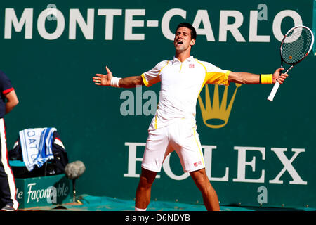 MONTE CARLO, MONACO - 21 APRIL: Novak Djokovic Serbien reagiert nach dem Sieg des Finale des ATP Monte Carlo Masters, am Monte-Carlo Sporting Club am 21. April 2013 in Monte-Carlo, Monaco. (Foto von Mitchell Gunn/ESPA) Stockfoto