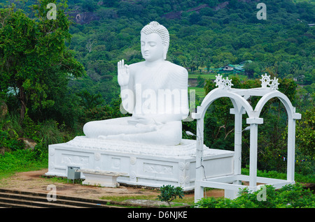 Der große sitzende Buddha in Mihintale, Sri Lanka, Asien Stockfoto