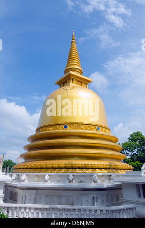 Pagode am goldenen Tempel (UNESCO-Weltkulturerbe), Dambulla, North Central Province, Sri Lanka Stockfoto