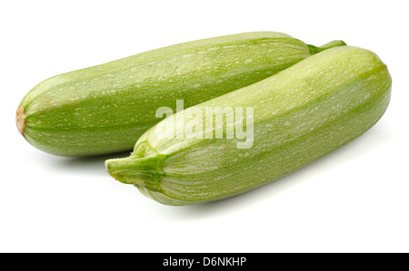 Zwei frische Zucchini, isoliert auf weiss Stockfoto