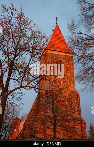 Wroclaw, Polen, die Kirche St. Hedwig in der Dämmerung Stockfoto