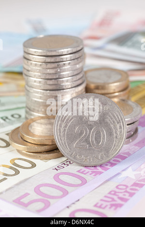 Berlin, Deutschland, Euro-Noten, Euromuenzen und 20-Forint-Münze Stockfoto