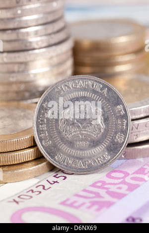 Dollar und Euro Banknoten. Symbol Unterschiede Euro-Dollar, Dollar Und Euro-Geldscheine ...