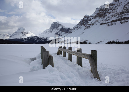 Brücke zum Bow Lake (Banff Nationalpark, Alberta) Stockfoto