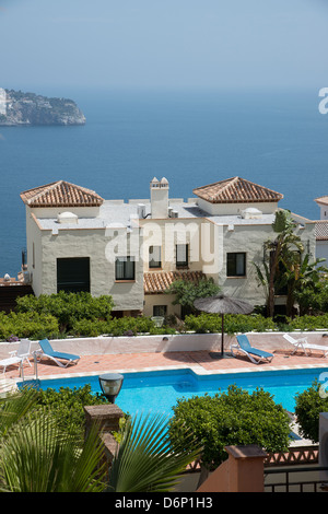 Spanische Villen mit Blick auf das Mittelmeer bei La Herradura südspanischen Küste Häuser Stockfoto