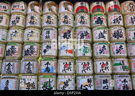 Japanischer Sake-Fässer im Yoyogi Park in Harajuku, Tokyo, Japan Stockfoto