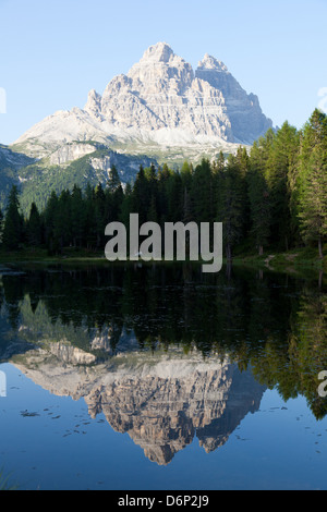 Überlegungen bei Sonnenuntergang zum Antorno-See, Misurina, Tre Cime di Lavaredo, Belluno, Dolomiten, Italien, Europa Stockfoto