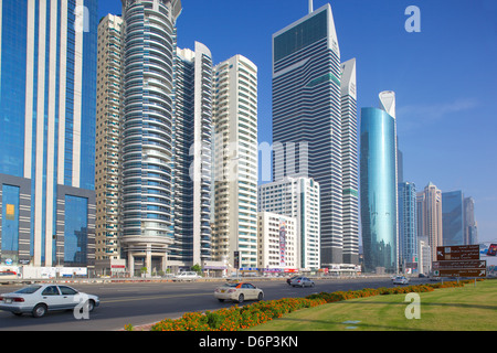 Wolkenkratzer an der Sheikh Zayed Road, Dubai, Vereinigte Arabische Emirate, Naher Osten Stockfoto