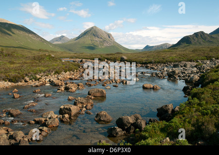 Marsco in Rot Cuillin Hills aus Sligachan Fluss, Sligachan, Isle Of Skye, Schottland, Großbritannien Stockfoto