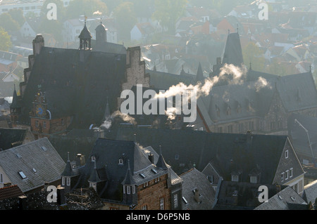 Dächer von mittelalterlichen Gebäuden in Marburg, einschließlich Rathaus und alte Universität, Marburg, Hessen, Deutschland Stockfoto