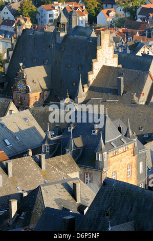 Dächer von mittelalterlichen Gebäuden in Marburg, darunter das Rathaus und die alte Universität, Marburg, Hessen, Deutschland, Europa Stockfoto