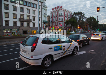 Verkehr am Plaza Hurtado de Mendoza quadratische Triana Viertel Las Palmas de Gran Canaria Stadt Gran Canaria Insel der Kanarischen Inseln Stockfoto