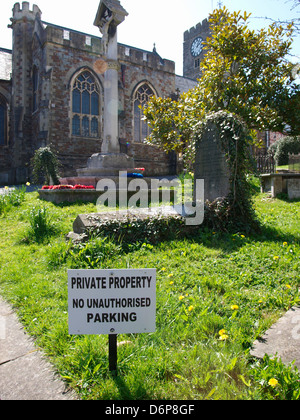 Privateigentum, keine unerlaubten Parkplatz Schilder an eine Kirche, Bideford, Devon, UK 2013 Stockfoto